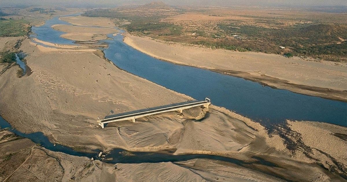 20 hihetetlen tény a világból: Miért épült híd egy folyó mellé Hondurasban?