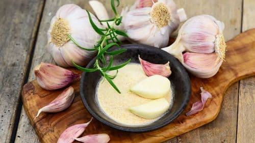 Fokhagymás babona szilveszterre: Miért nem hiányozhat az asztalról?