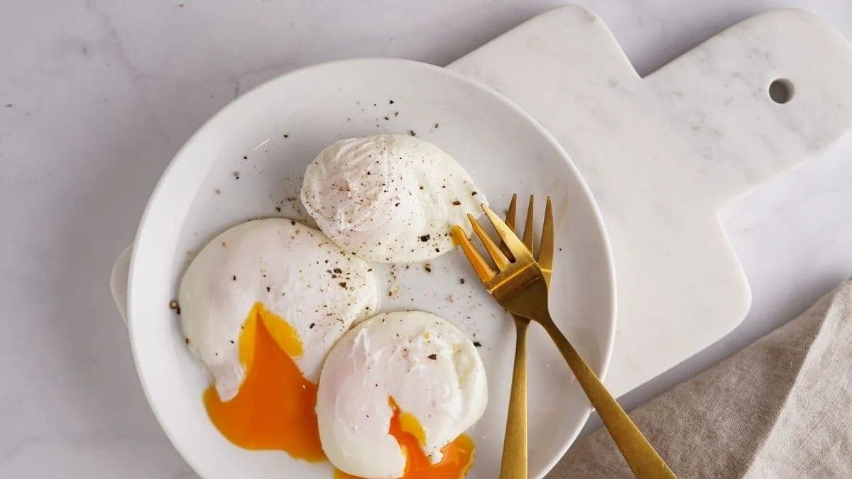 Gordon Ramsay titkos trükkje: így készül a tökéletes buggyantott tojás víz nélkül!