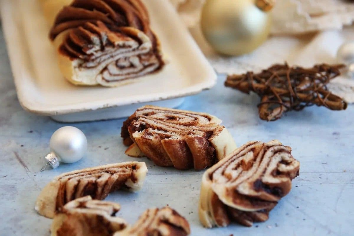 Felejtsd el a bonyolult sütiket: Mogyorókrémes kalács 20 perc alatt!