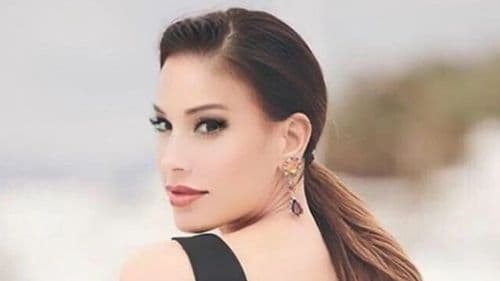 Vajna Timi karácsonyi angyalruhában hódít Mexikóban – Melltartó nélkül!