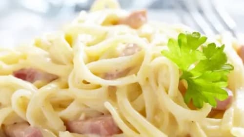 Sajtos-tejfölös tészta újragondolva: 5 titkos összetevő, amitől megőrülsz!